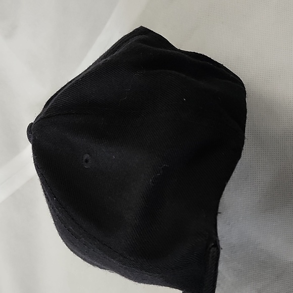 Vans on the Wall Snapback Hat - Picture 3 of 7